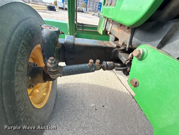 image for item EE3387 2000 John Deere 5205 tractor