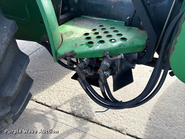 image for item EE3387 2000 John Deere 5205 tractor