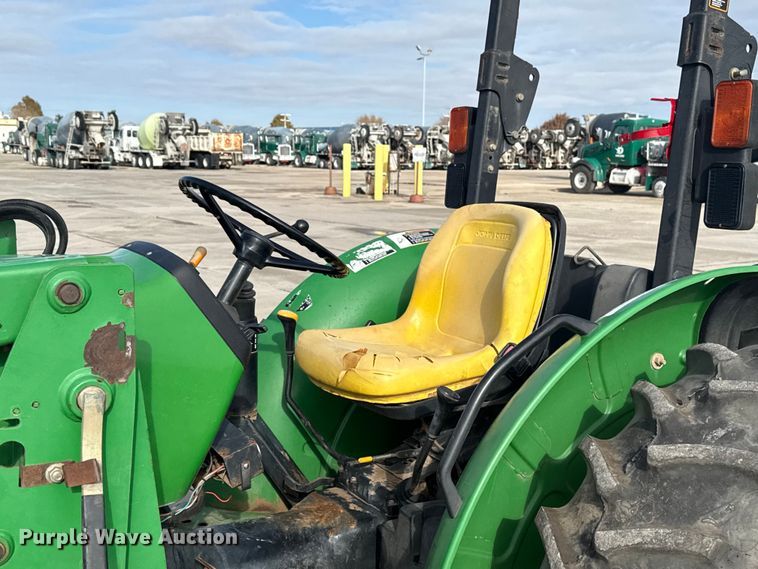 image for item EE3387 2000 John Deere 5205 tractor