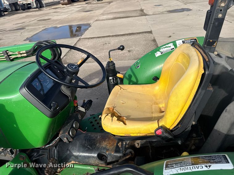 image for item EE3387 2000 John Deere 5205 tractor