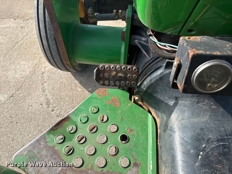 image for item EE3387 2000 John Deere 5205 tractor