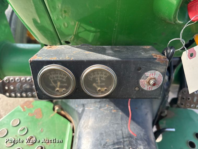 image for item EE3387 2000 John Deere 5205 tractor