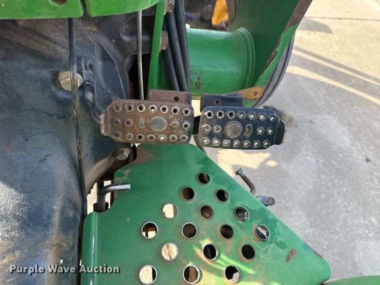 image for item EE3387 2000 John Deere 5205 tractor