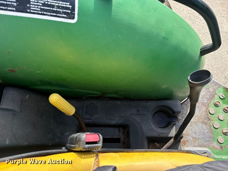 image for item EE3387 2000 John Deere 5205 tractor