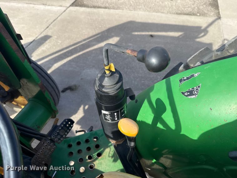 image for item EE3387 2000 John Deere 5205 tractor