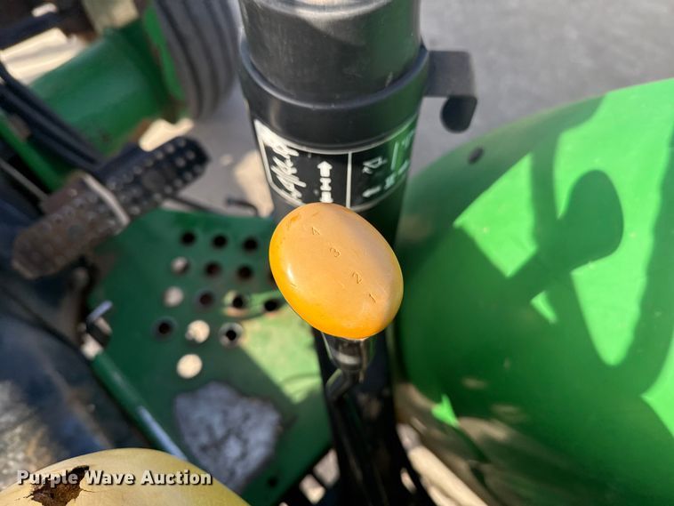 image for item EE3387 2000 John Deere 5205 tractor