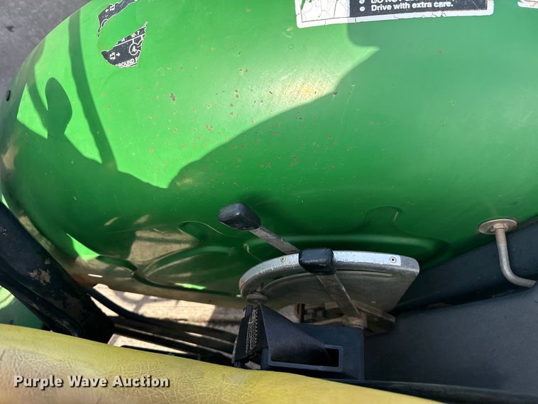 image for item EE3387 2000 John Deere 5205 tractor