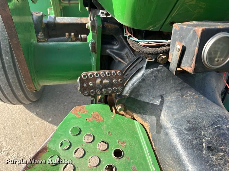 image for item EE3387 2000 John Deere 5205 tractor