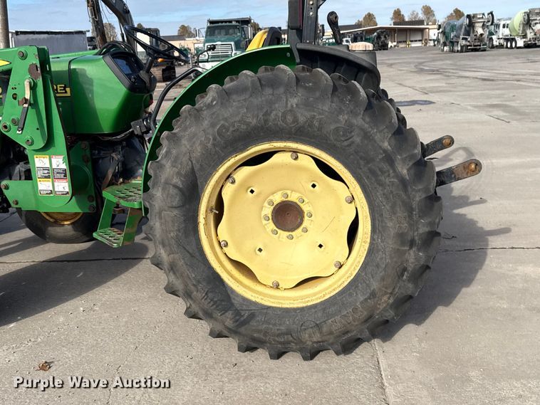 image for item EE3387 2000 John Deere 5205 tractor