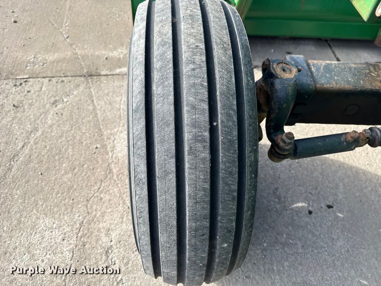 image for item EE3387 2000 John Deere 5205 tractor