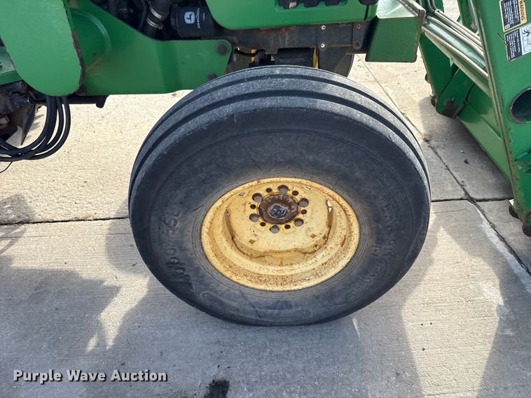 image for item EE3387 2000 John Deere 5205 tractor