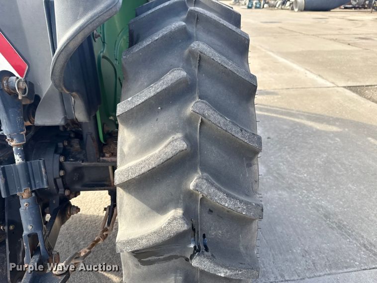 image for item EE3387 2000 John Deere 5205 tractor