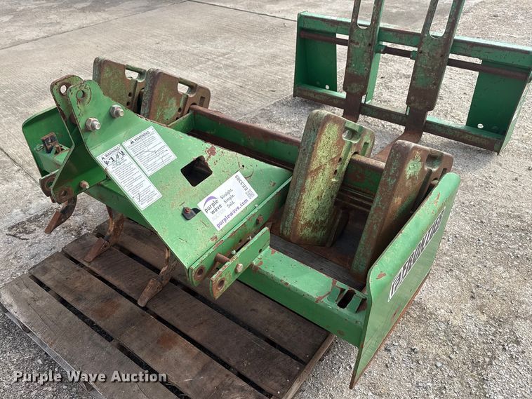 image for item EE3389 Ag tractor attachments