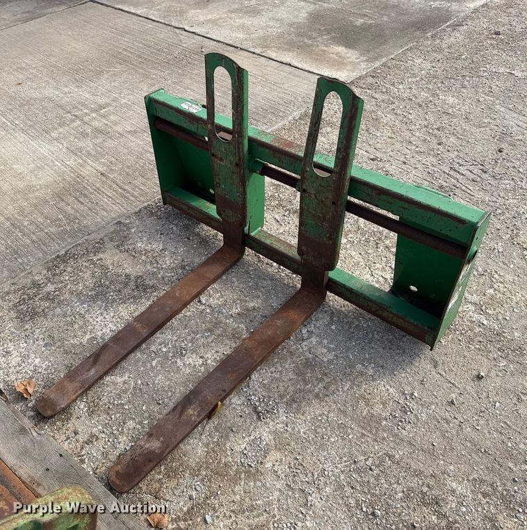 image for item EE3389 Ag tractor attachments