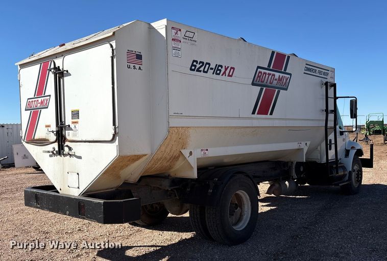 image for item EF6143 2007 International 4300 feed mixer truck