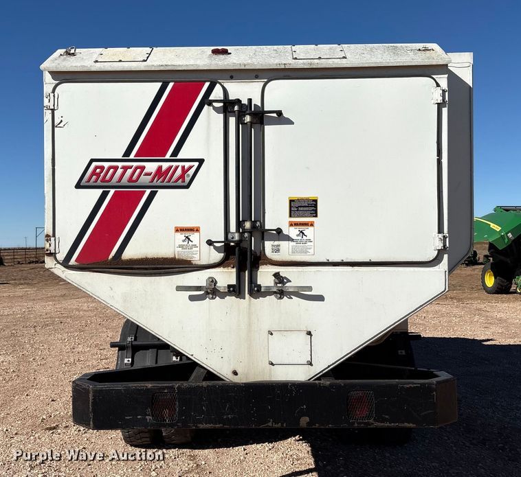 image for item EF6143 2007 International 4300 feed mixer truck