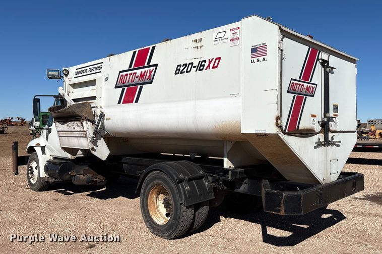 image for item EF6143 2007 International 4300 feed mixer truck