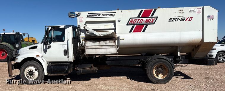 image for item EF6143 2007 International 4300 feed mixer truck