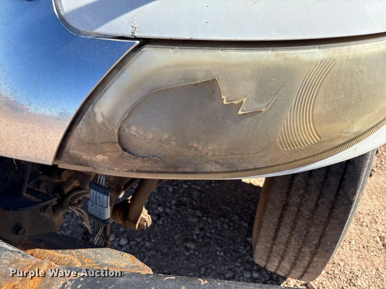 image for item EF6143 2007 International 4300 feed mixer truck