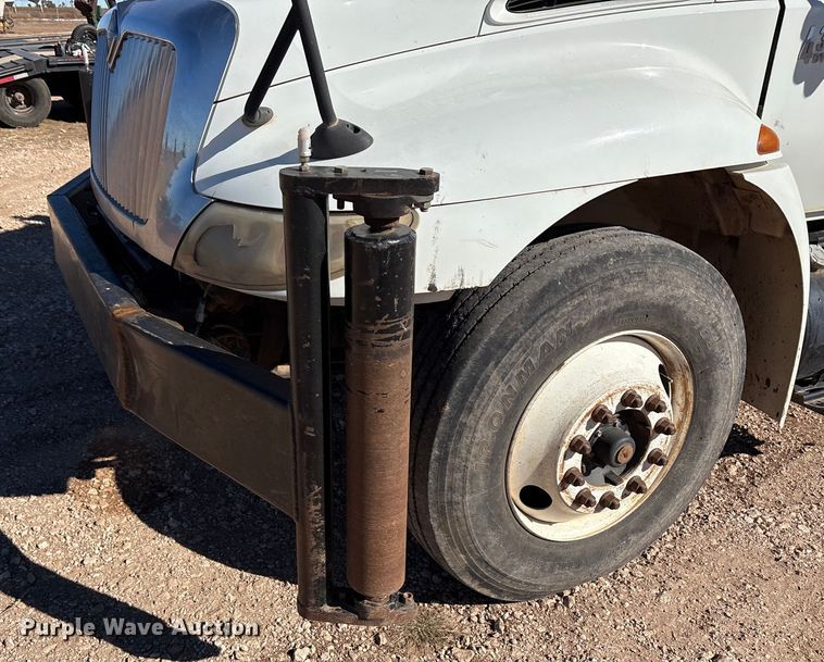 image for item EF6143 2007 International 4300 feed mixer truck