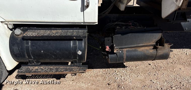 image for item EF6143 2007 International 4300 feed mixer truck