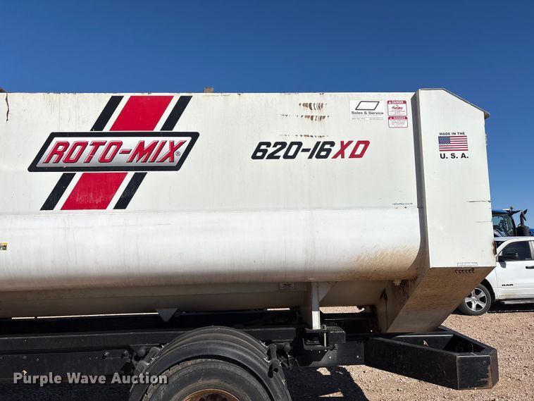 image for item EF6143 2007 International 4300 feed mixer truck