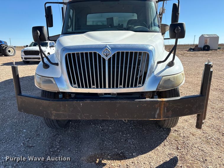 image for item EF6143 2007 International 4300 feed mixer truck