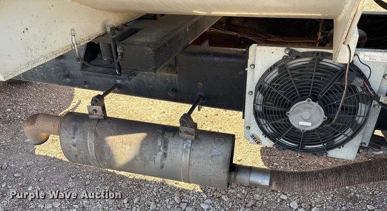 image for item EF6143 2007 International 4300 feed mixer truck