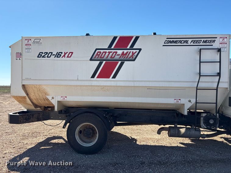 image for item EF6143 2007 International 4300 feed mixer truck