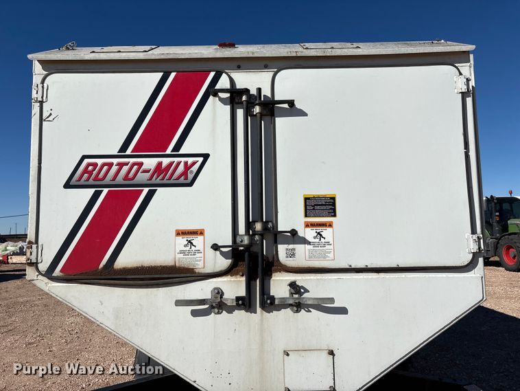 image for item EF6143 2007 International 4300 feed mixer truck