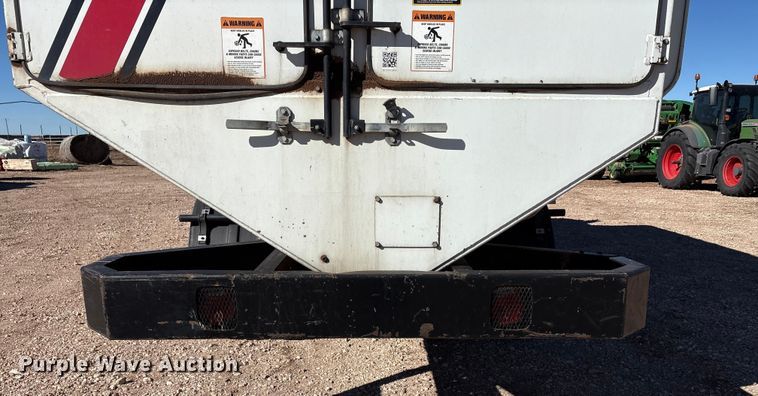 image for item EF6143 2007 International 4300 feed mixer truck