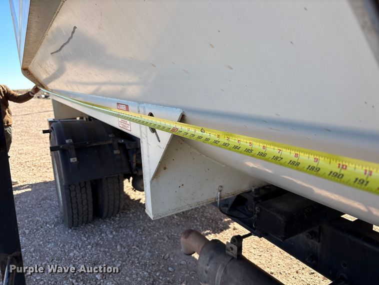 image for item EF6143 2007 International 4300 feed mixer truck