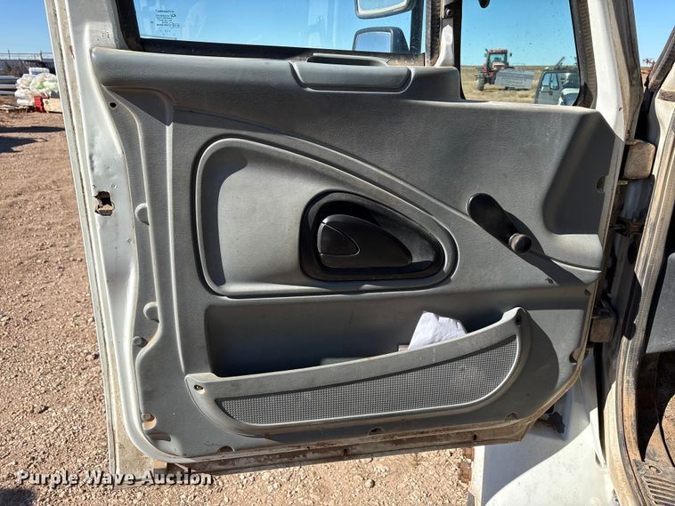 image for item EF6143 2007 International 4300 feed mixer truck