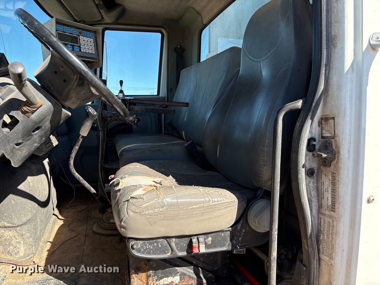 image for item EF6143 2007 International 4300 feed mixer truck