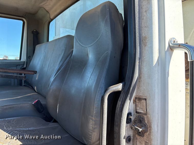 image for item EF6143 2007 International 4300 feed mixer truck