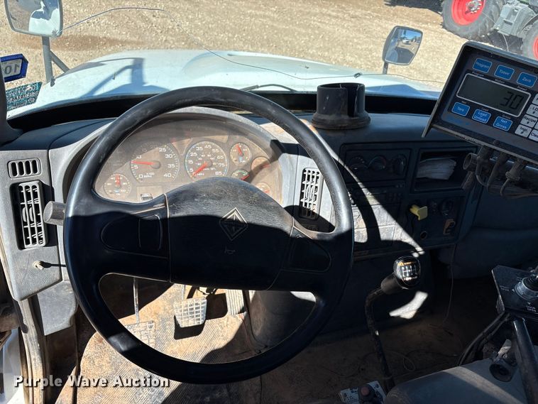 image for item EF6143 2007 International 4300 feed mixer truck