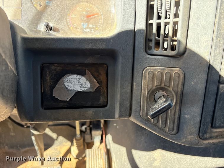 image for item EF6143 2007 International 4300 feed mixer truck