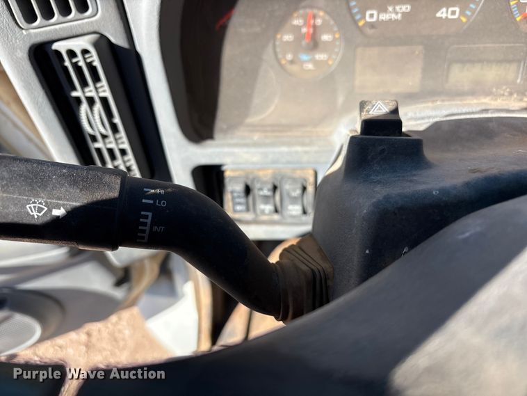 image for item EF6143 2007 International 4300 feed mixer truck