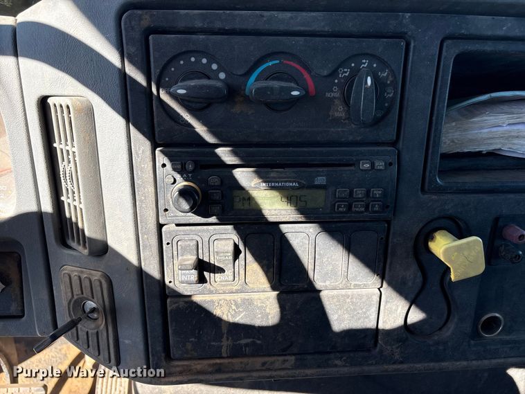 image for item EF6143 2007 International 4300 feed mixer truck