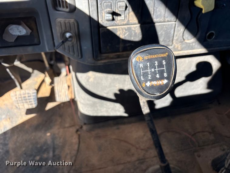 image for item EF6143 2007 International 4300 feed mixer truck