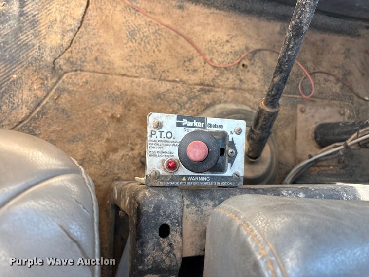 image for item EF6143 2007 International 4300 feed mixer truck