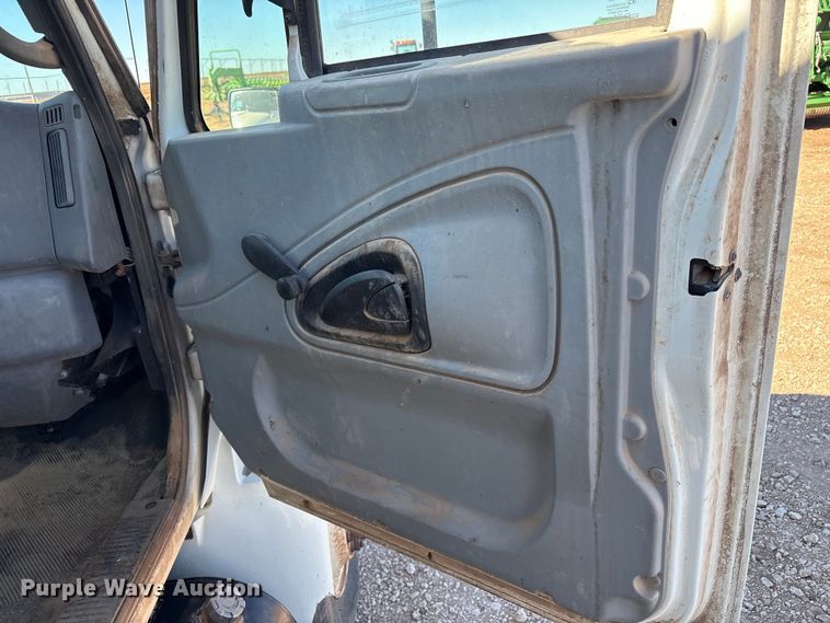 image for item EF6143 2007 International 4300 feed mixer truck