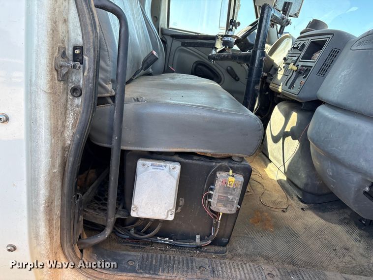 image for item EF6143 2007 International 4300 feed mixer truck