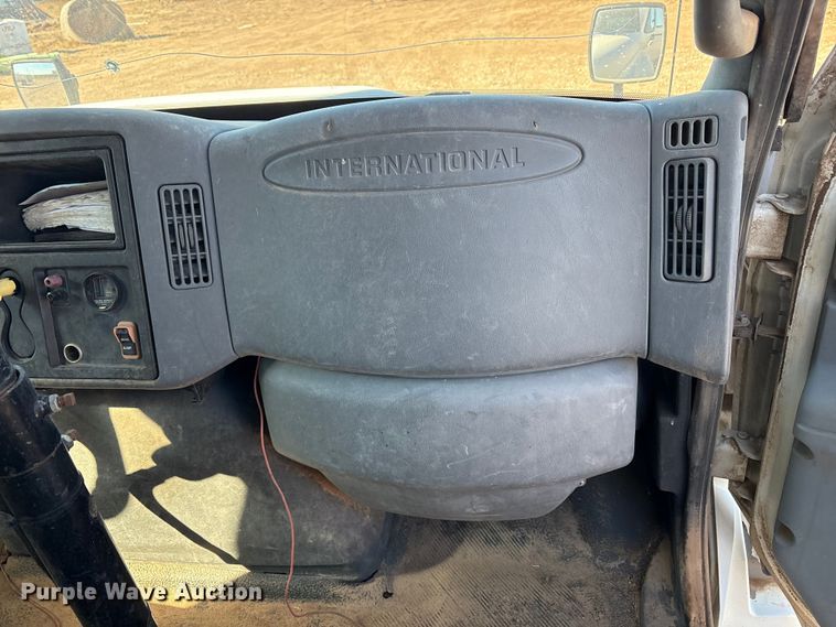 image for item EF6143 2007 International 4300 feed mixer truck