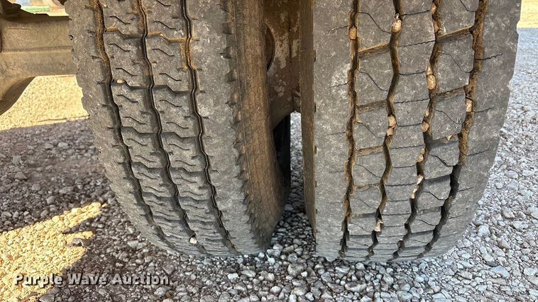 image for item EF6143 2007 International 4300 feed mixer truck