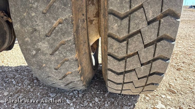 image for item EF6143 2007 International 4300 feed mixer truck