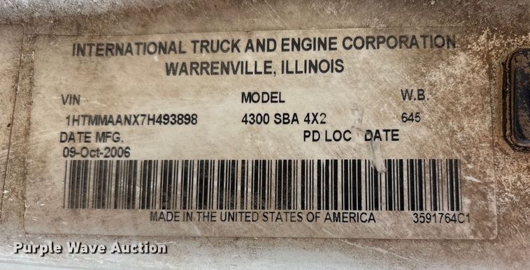 image for item EF6143 2007 International 4300 feed mixer truck
