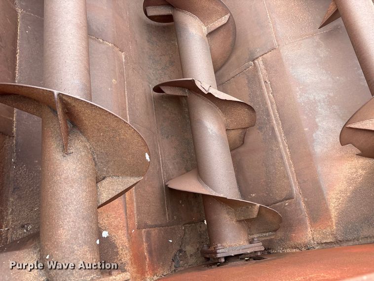 image for item EF6195 BJM 3914T feed mixer