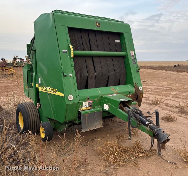 image for item EF6196 2004 John Deere 567 round baler