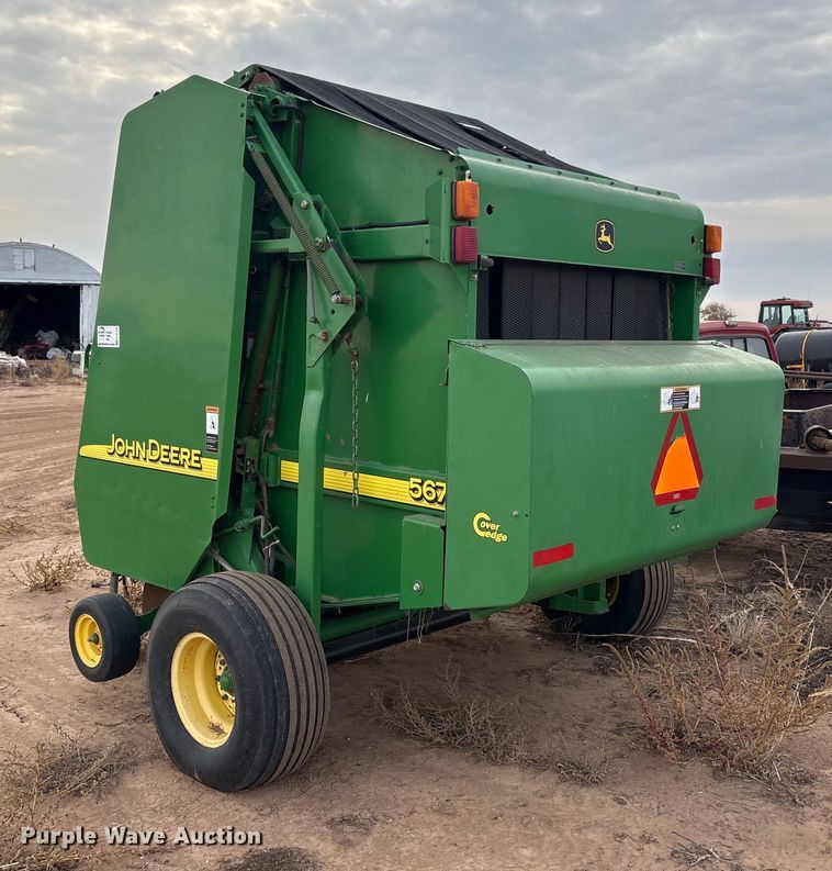 image for item EF6196 2004 John Deere 567 round baler